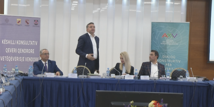 Lejet mjedisore përplasin Klosin me kreun e Bashkisë Sarandë. Ministri largohet nga mbledhja (VIDEO)