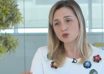 Historia e Marselës, mjekja që la Shqipërinë për Gjermaninë. Këtu do paguhej 70 mijë lekë, aty merr 7 mijë euro në muaj (VIDEO)