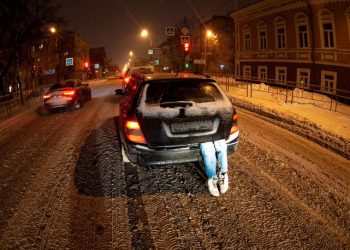 FOTO/ Kalimtarët tmerrohen, policia vihet në ndjekje të kësaj makine