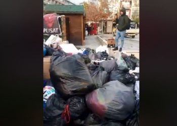 Autobus me ndihma nga Prishtina, tifogrupi “Plisat” nisen drejt Durrësit