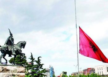 Reflektim për ditën e flamurit në gjysëm shtizë