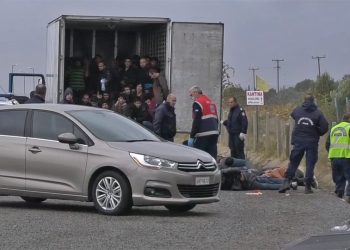 Parandalohet tragjedia/ 80 burra gjenden brenda një kamioni në Greqi, probleme me frymëmarrjen