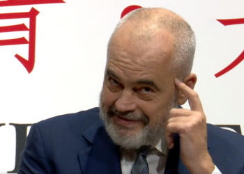 Rama rrëfen historinë: Kryebashkiaku i Pekinit po këndonte ‘malet me blerim mbuluar’, kur më pa