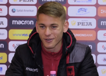 Talenti shqiptar refuzon kombëtaren e Greqisë, zgjedh kuqezinjtë