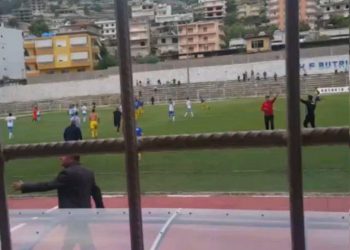 Plas në Sarandë, rrihen keq futbollistët dhe arbitrat e ndeshjes (VIDEO)