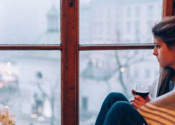 Ndiheni të trishtuar në ditët me shi? Shkenca tregon shkakun pse ndodh kjo