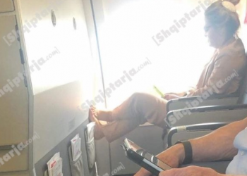 Monika Kryemadhi me “këmbë përpjetë” në business Class (FOTO)