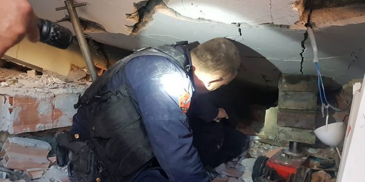 Lajm i mirë, nxirret e gjallë nga rrënojat e tërmetit një grua e moshuar