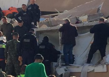 Thumanë/ Gruaja me 4 fëmijë mbeten nën rrënojat e tërmetit
