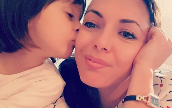 “Mos më nxirrni, dua të vdes në krahët e vajzës”, lutja rrëqethëse e piktores 30-vjeçare