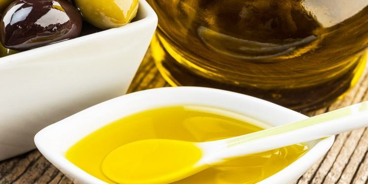 Vaj ulliri me kripë – Si ta përdorni kundër problemeve me kockat