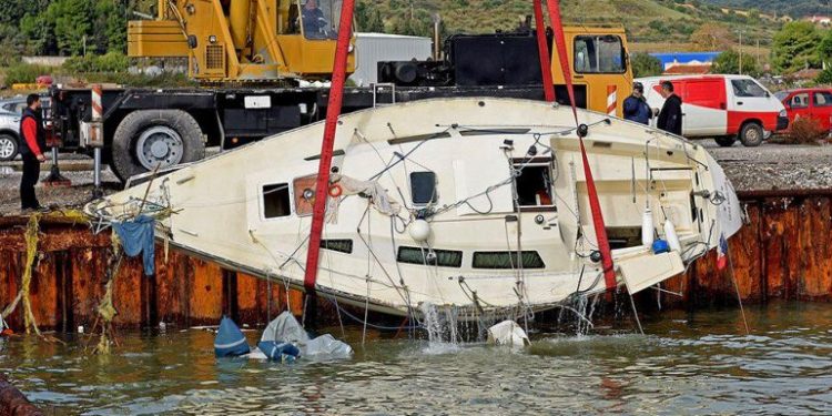 Pamje të rënda nga stuhia që goditi Greqinë, ja si humbën jetën peshkatarët (VIDEO)
