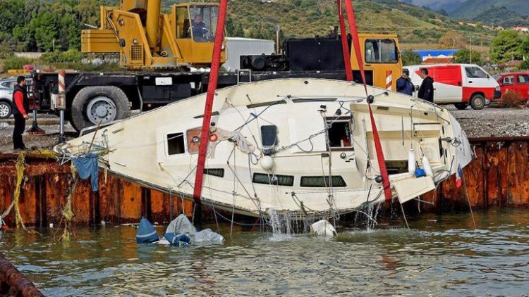 Pamje të rënda nga stuhia që goditi Greqinë, ja si humbën jetën peshkatarët (VIDEO)