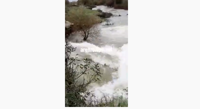 Reshjet në Gjirokastër, Viroi rrezikon të dalë nga shtrati (VIDEO)