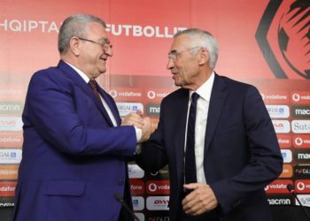 Marrin fund dyshimet, Edi Reja firmos kontratën e re me kombëtaren shqiptare