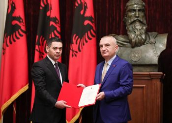 Arben Ahmetaj betohet si ministër i Rindërtimit