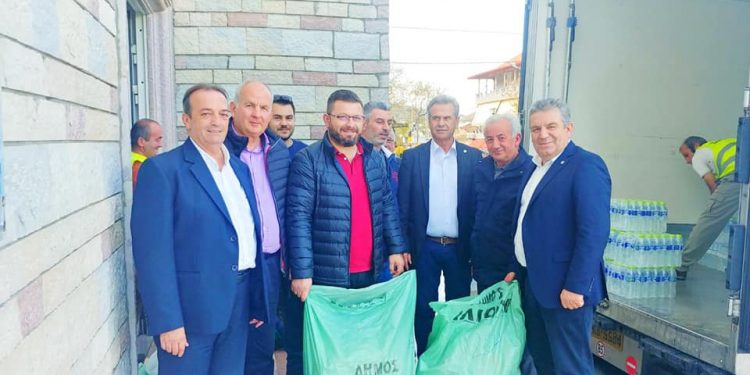 Tërmeti/ Vijnë në Dropull 7.3 ton ndihma nga dy bashki të Greqisë, Dhimitraq Toli pret në takimin homologun e Ilionit të Athinës (FOTO)