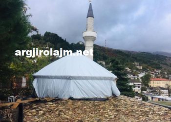 Punime me cilësi të dobët në Xhaminë e Pazarit në Gjirokastër, uji depërton nga çatia brenda objektit (VIDEO)