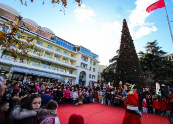 Cirku i Tiranës/ Shfaqje për fëmijët në Gjirokastër (VIDEO)