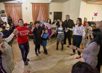 Gjirokastër, Flamur Golemi drekë festive dhe valle me punëtorët e komunales (FOTO)