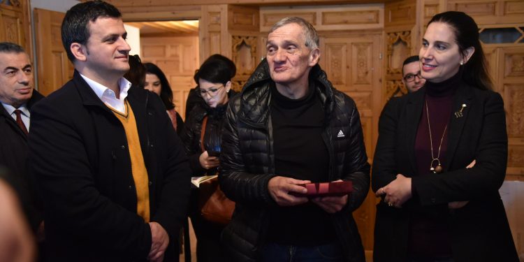 Gjirokastër, regjisori rus merr “Çelësin e Qytetit” nga kryebashkiaku Flamur Golemi (FOTO)