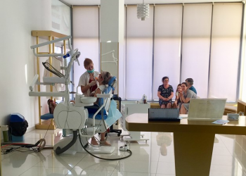 Gjirokastër, bien temperaturat, ulen dhe çmimet për dhëmbët zirkon e porcelan. Ja oferta e ‘çmendur’ e ArgjiroDent