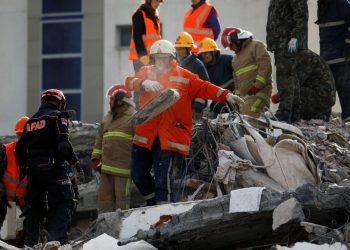 Zjarrfikësi italian: Shqiptarët të paorganizuar për tërmetin, por tepër mirënjohës