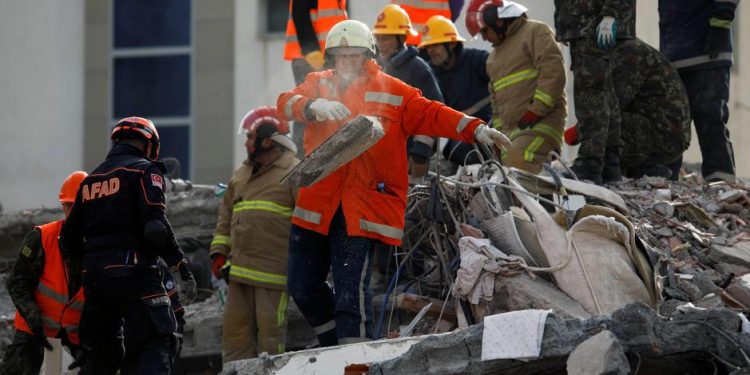 Zjarrfikësi italian: Shqiptarët të paorganizuar për tërmetin, por tepër mirënjohës