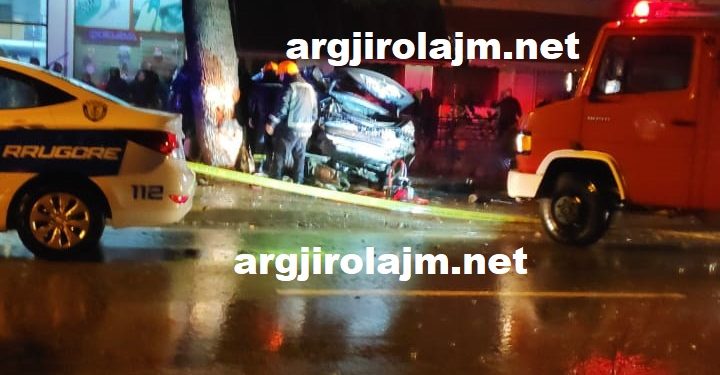 Aksident i frikshëm në Gjirokastër, shihni si është bërë makina me të cilën lëvizte 17-vjecari (Foto Ekskluzive)