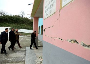 Tërmeti, ministri Çuçi: Rindërtimi do të fillojë me shkollat dhe qendrat shëndetësore