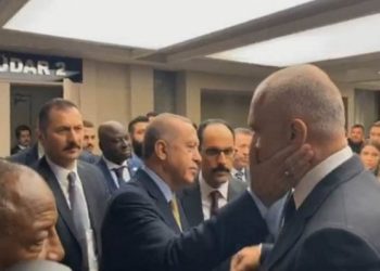 Rama kthehet ‘duarplotë’ nga Stambolli, Erdogan do të ndërtojë 500 shtëpi të shkatërruara nga tërmeti