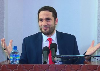 Elvis Naçi, “shkau” serb, dhe “vëllau” turk