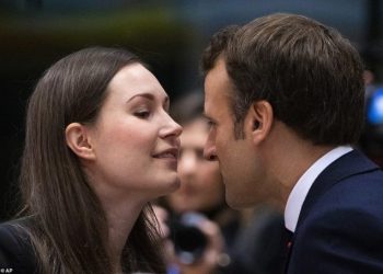 Puthje, përqafime dhe flirte/ Emannuel Macron s’i reziston dot kryeministres finlandeze (FOTO)
