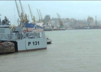Moti i keq, pezullohet lundrimi në portin e Sarandës