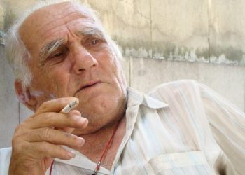 Historia e gjirokastritit që bëri 24 vite burg për një poezi