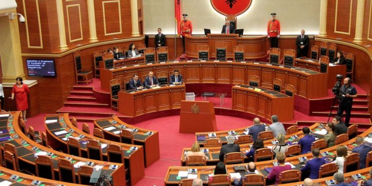 Deputetët paguhen 88.8% më shumë sesa mesatarja në nivel kombëtar