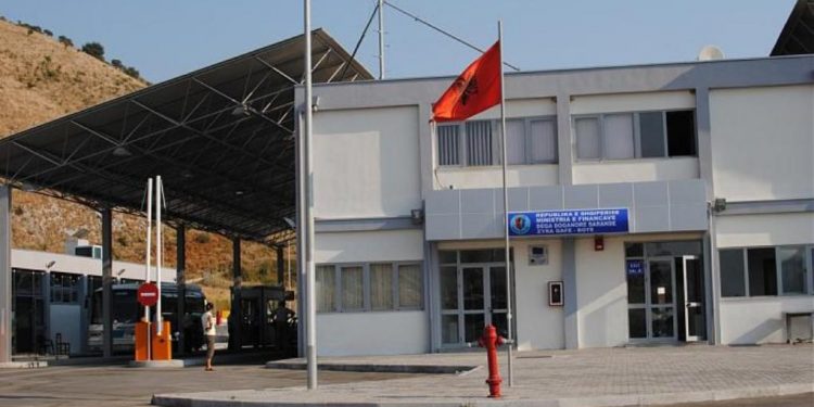 Shqiptarët kthehen për festa, ja sa persona kanë hyrë përmes Qafë Botës