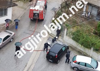 Shpërthen në flakë një makinë në Gjirokastër, shihni pamjet nga “Granica” (VIDEO)