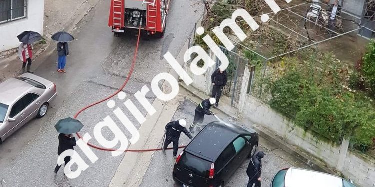 Shpërthen në flakë një makinë në Gjirokastër, shihni pamjet nga “Granica” (VIDEO)