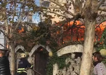 Përfshihet nga flakët një lokal