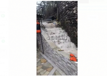 VIDEO/ Moti i keq në Gjirokastër, shihni momentin kur përmbytet shtëpia në “Dunavat”