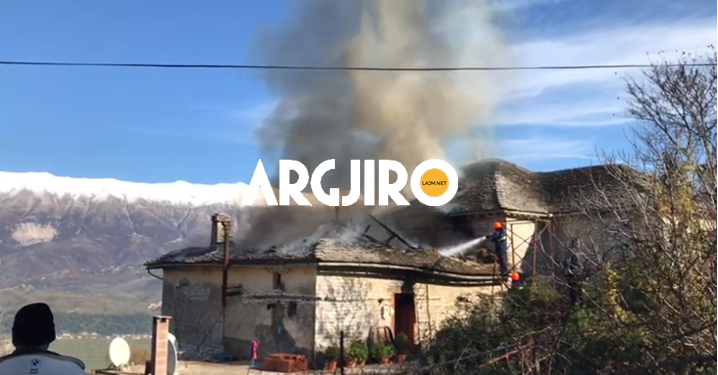 Zjarr i madh në Gjirokastër, merr flakë një shtëpi në ‘Dunavat’ (VIDEO)