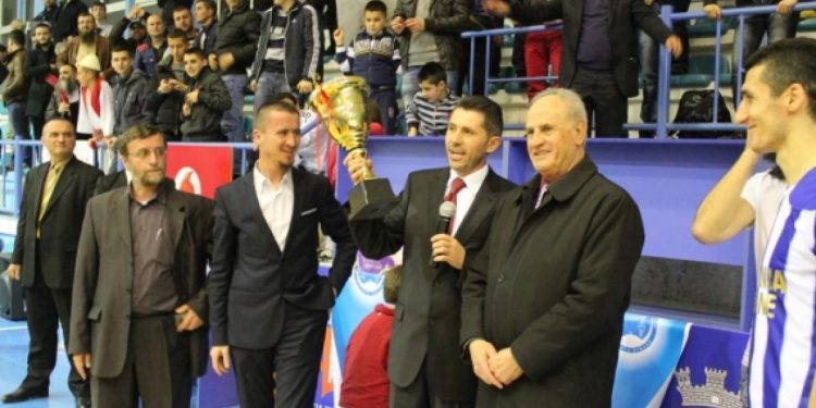 Futbolli shqiptar në zi, ndahet nga jeta ish-trajneri i Kombëtares