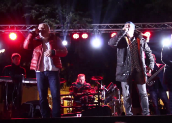 Muzikë në kalldrëmet e Gjirokastrës/ Qyteti feston me muzikën e vëllezërve korçarë