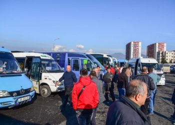 “Është bërë si Kabul”, ankohen pasagjerët për zhvendosjen e terminalit të autobusave të jugut