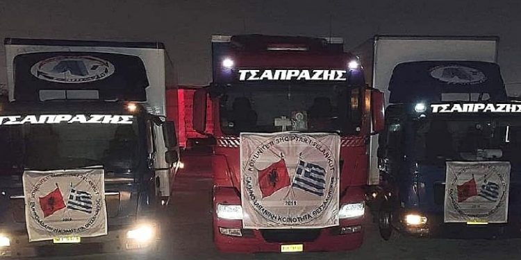 Ndihmat e shqiptarëve të Greqisë mbërrijnë në Durrës për të prekurit nga tërmeti