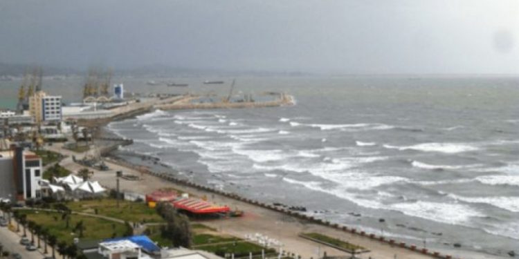 Përkeqësimi i motit, del njoftimi i rëndësishëm për lundrimin e mjeteve në det