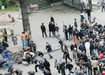 Mesazhi i fortë i Artan Hoxhës për 21 Janarin: Shqiptarët nuk do ta harrojnë (VIDEO)