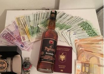 “Nga hotelet luksoze, tek avionët privat”: Njihuni me jetën e fëmijëve të pasur në Shqipëri dhe Dubai