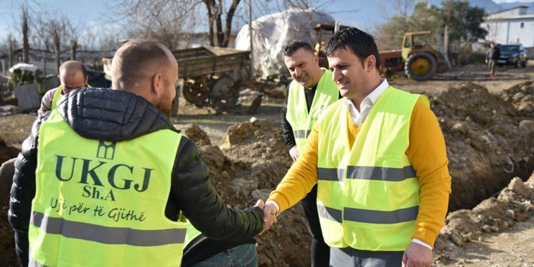 Merr fund ‘tmerri’ për banorët e Arshi Lengos, Bashkia Gjirokastër nis investimin në kanalizimet e ujërave të zeza (FOTO)